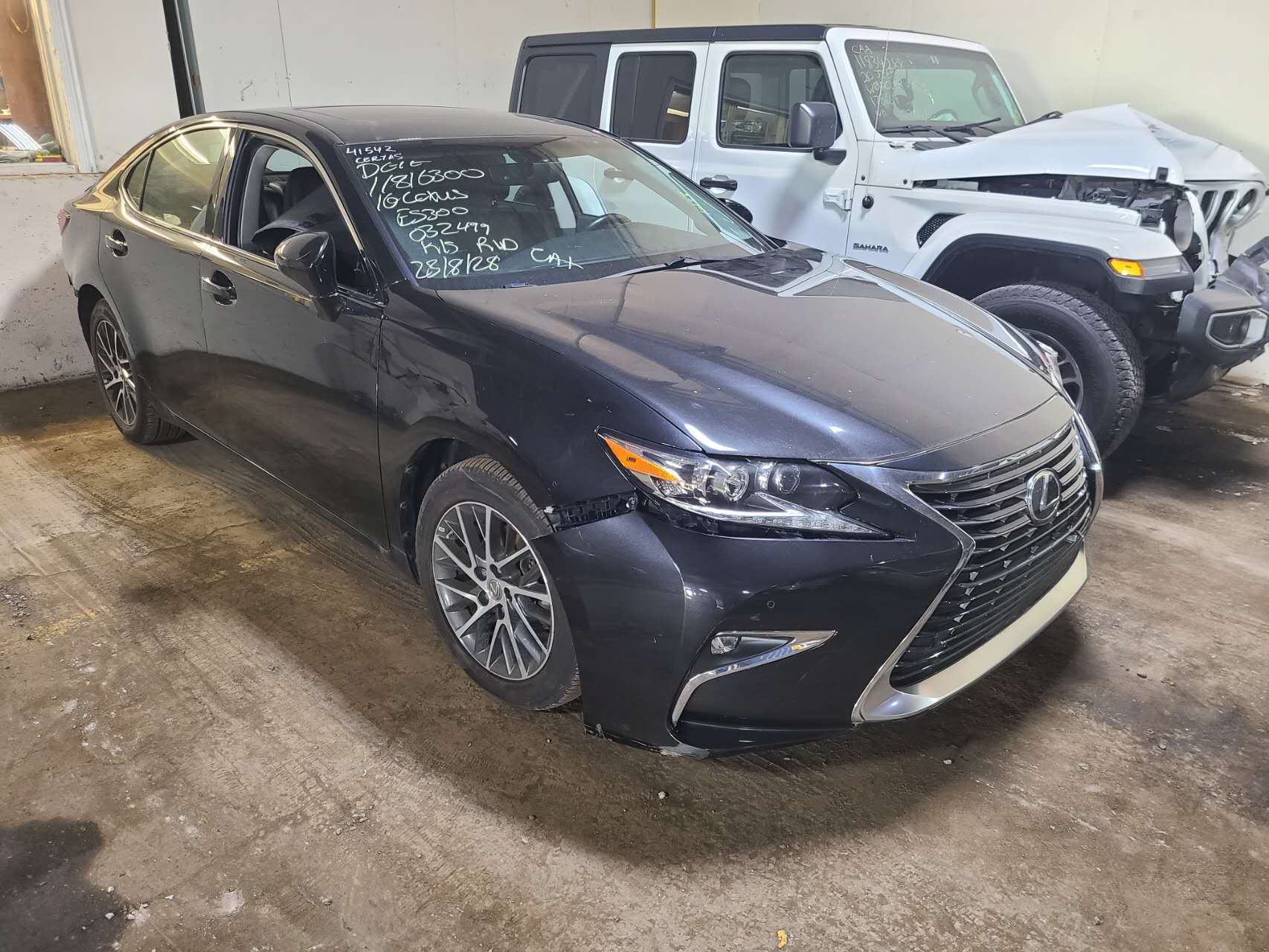 Read more about the article LEXUS ES350 BLACK 2016