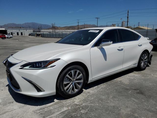 Read more about the article LEXUS ES 300H BASE 2021