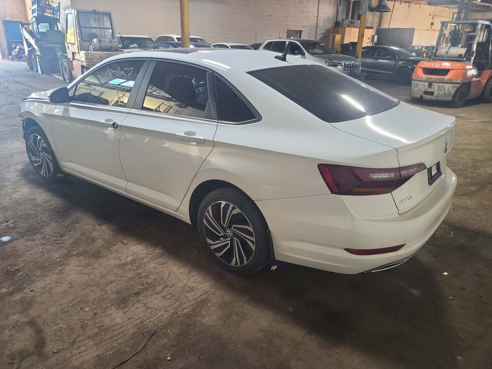 You are currently viewing Volkswagen Jetta 2019 White